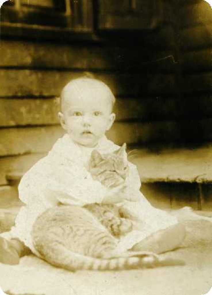 Dorothy in 1908, Hennepin